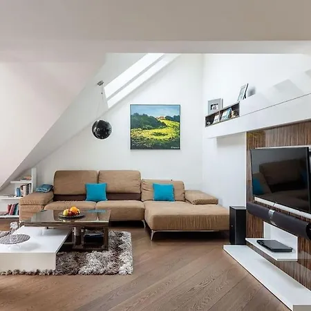Luxusni S Terasou A Garazi Apartment