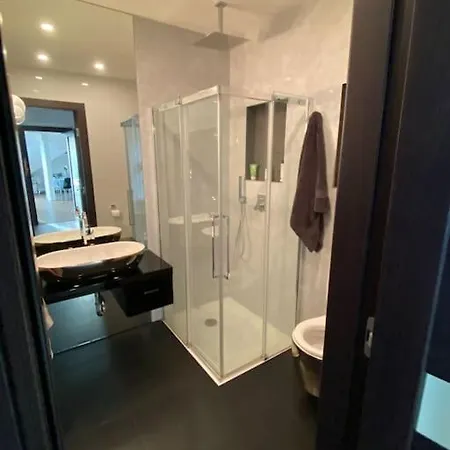 Luxusni S Terasou A Garazi Apartment Prague