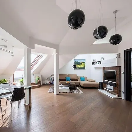 Daire Luxury With Terrace And Garage Prag