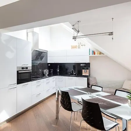Luxury With Terrace And Garage Prag
