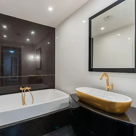 Luxury With Terrace And Garage Apartment Prag